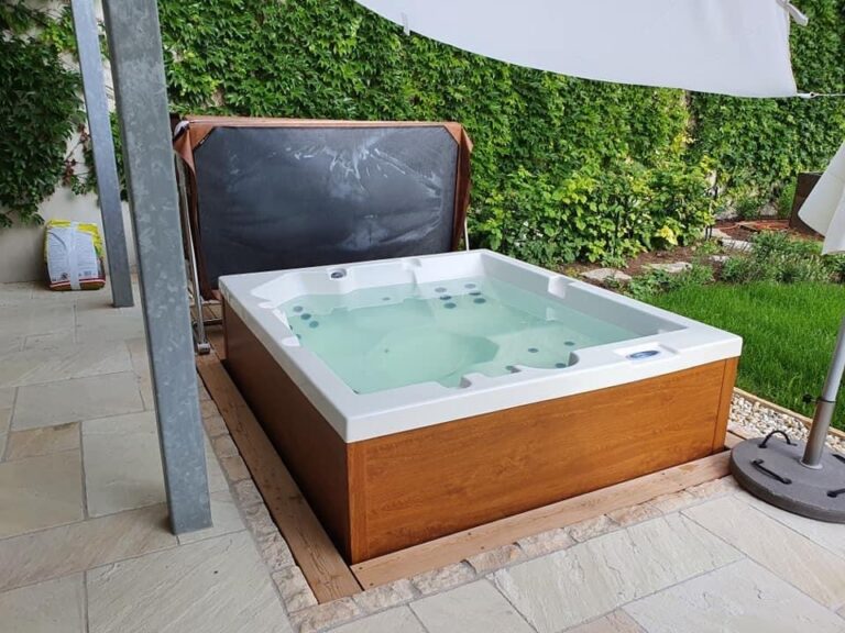 Instalace vířivky IDOL SPAS u zákazníka