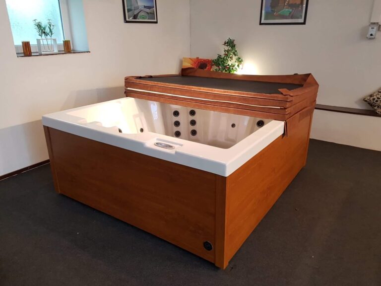 Instalace vířivky IDOL SPAS u zákazníka