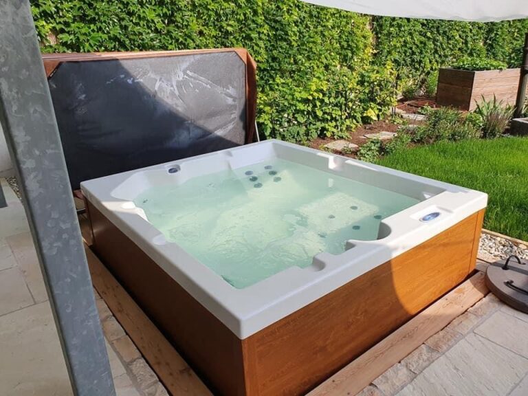Instalace vířivky IDOL SPAS u zákazníka