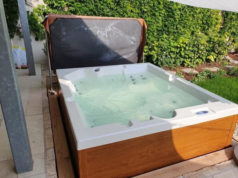 Instalace vířivky IDOL SPAS u zákazníka