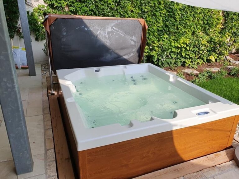 Instalace vířivky IDOL SPAS u zákazníka