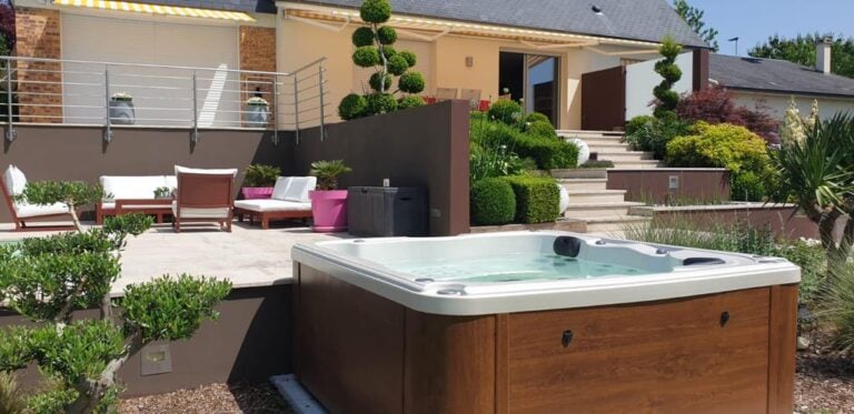 Realizace vířivky IDOL SPAS Elis u zákazníka – instalace v zahradě
